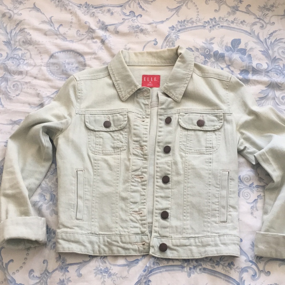 Elle destroyed denim jacket